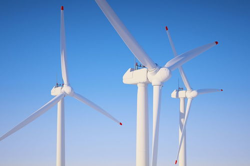 電動車電機改裝風力發電機，為何輸出電壓僅一伏多？分析與解決方案